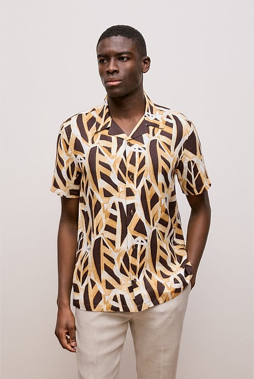 Graphic Leaf Linen Short Sleeve Shirt